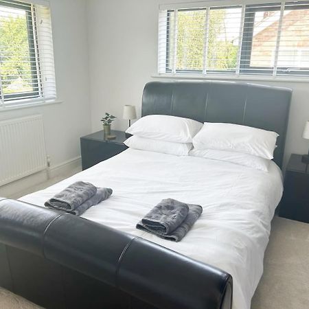 Luxe 5 Bed House In Guildford. Morden Amenities Villa Normandy Dış mekan fotoğraf