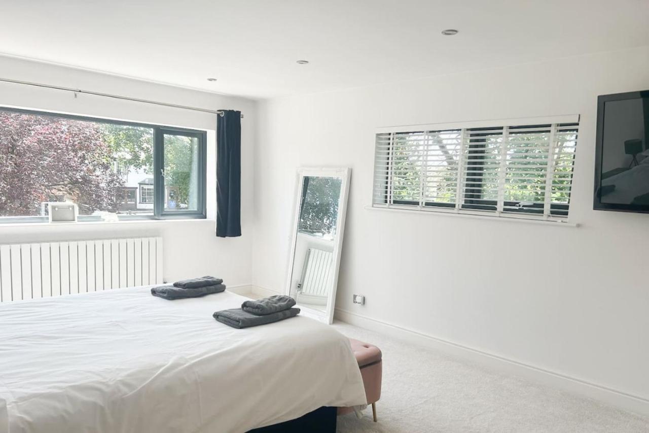 Luxe 5 Bed House In Guildford. Morden Amenities Villa Normandy Dış mekan fotoğraf