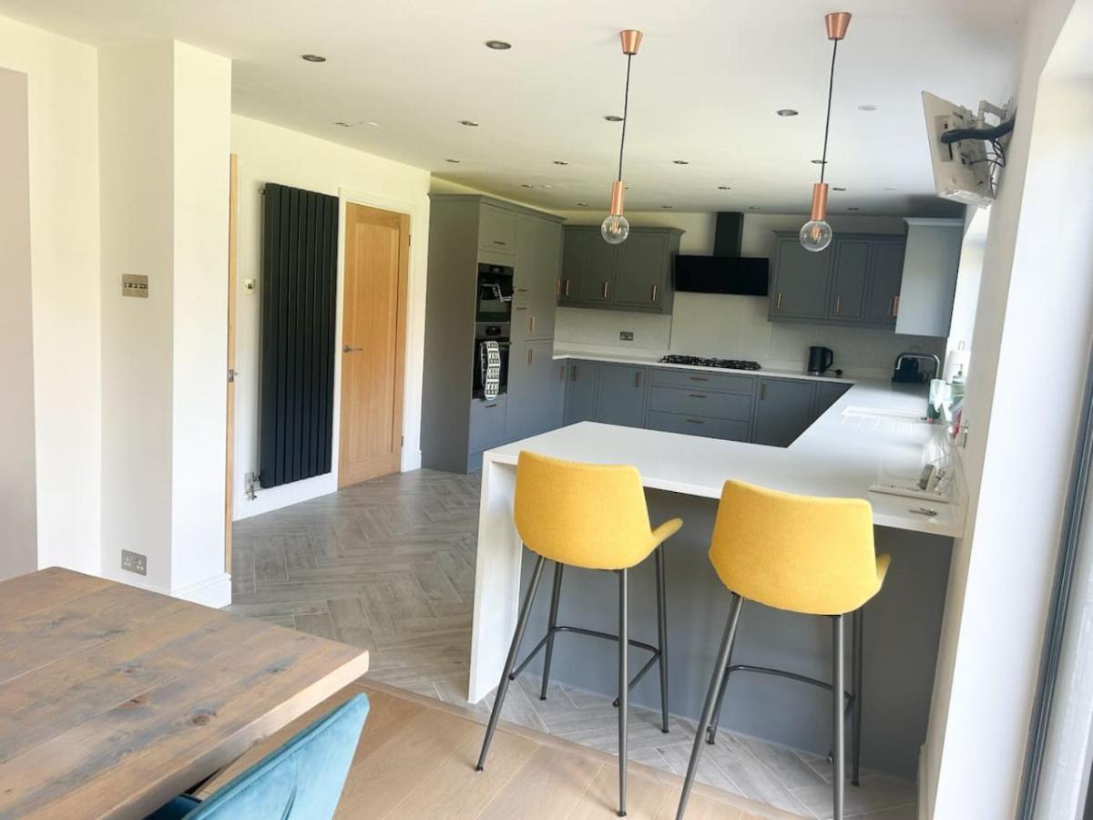 Luxe 5 Bed House In Guildford. Morden Amenities Villa Normandy Dış mekan fotoğraf