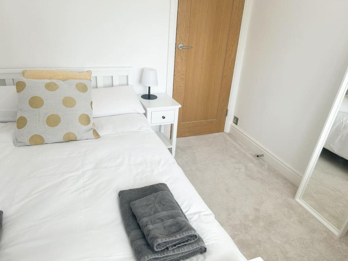 Luxe 5 Bed House In Guildford. Morden Amenities Villa Normandy Dış mekan fotoğraf