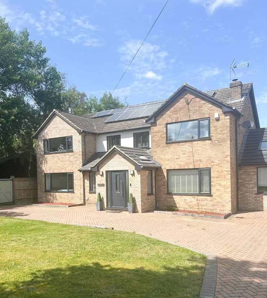 Luxe 5 Bed House In Guildford. Morden Amenities Villa Normandy Dış mekan fotoğraf