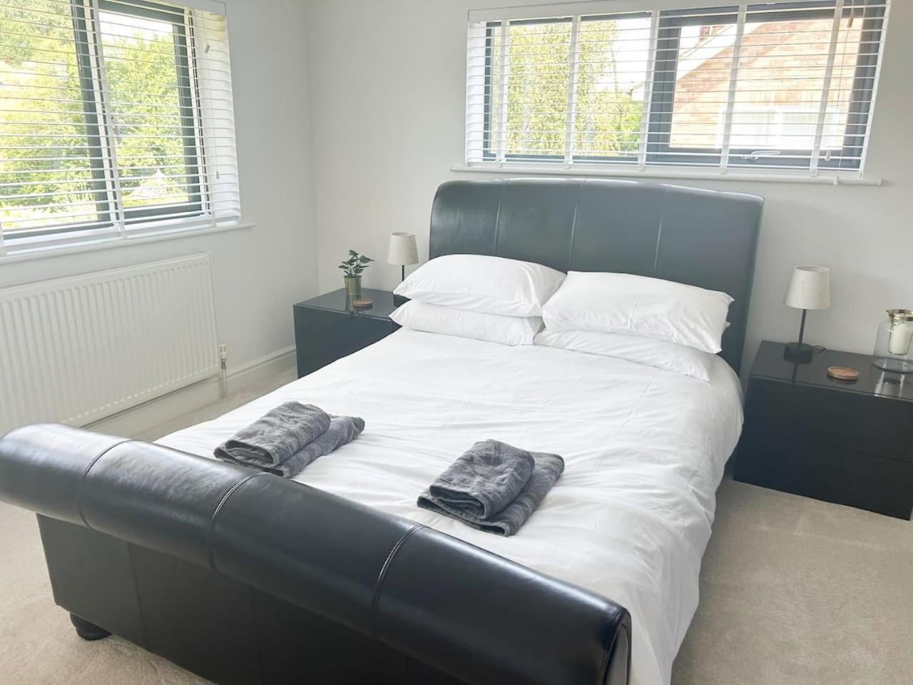 Luxe 5 Bed House In Guildford. Morden Amenities Villa Normandy Dış mekan fotoğraf