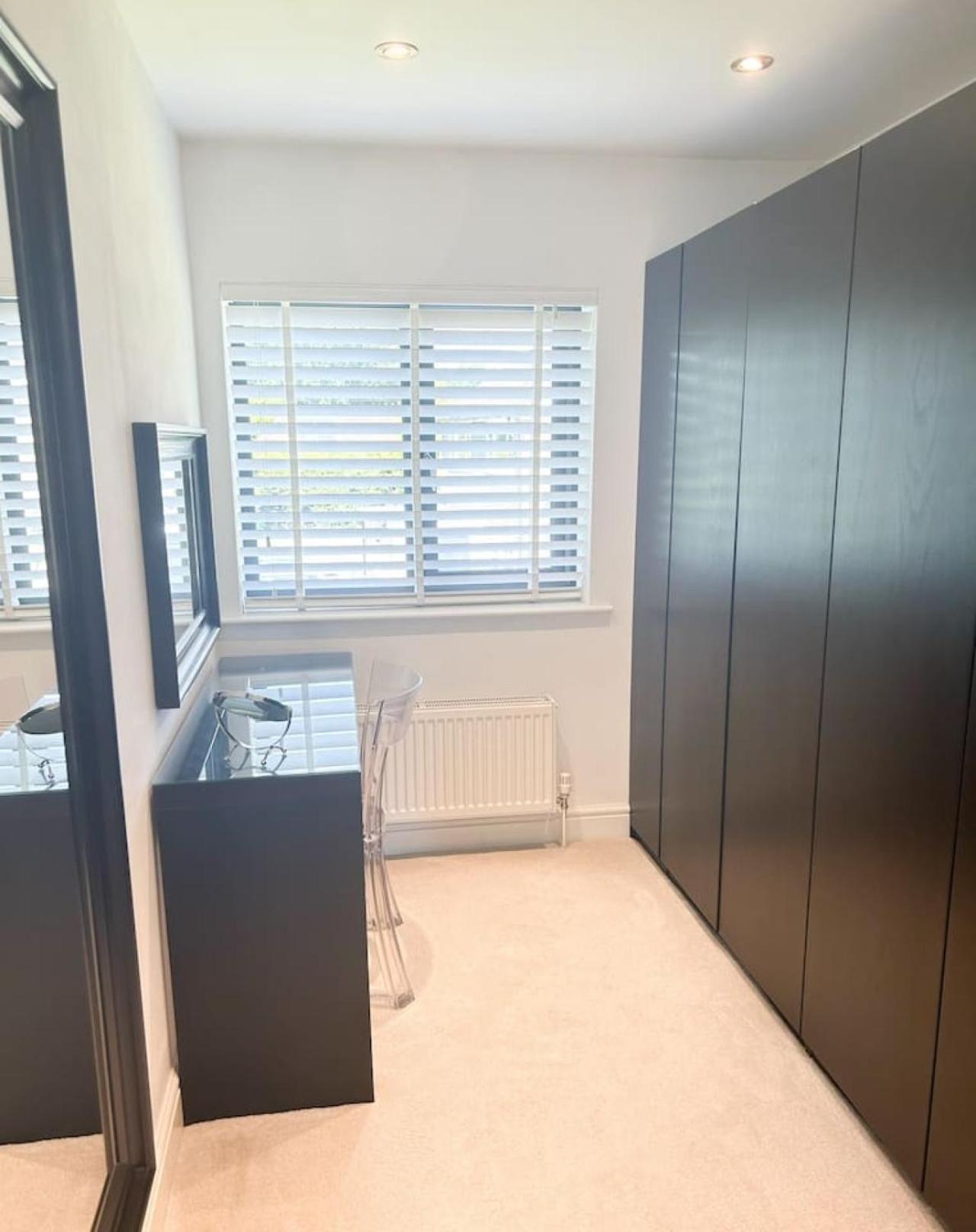 Luxe 5 Bed House In Guildford. Morden Amenities Villa Normandy Dış mekan fotoğraf