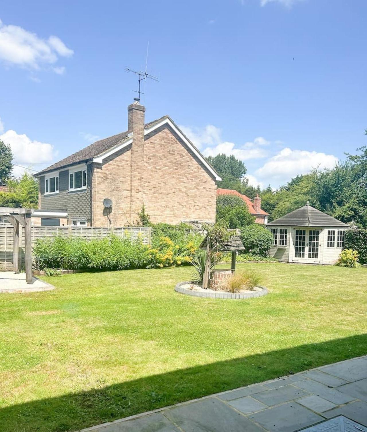 Luxe 5 Bed House In Guildford. Morden Amenities Villa Normandy Dış mekan fotoğraf